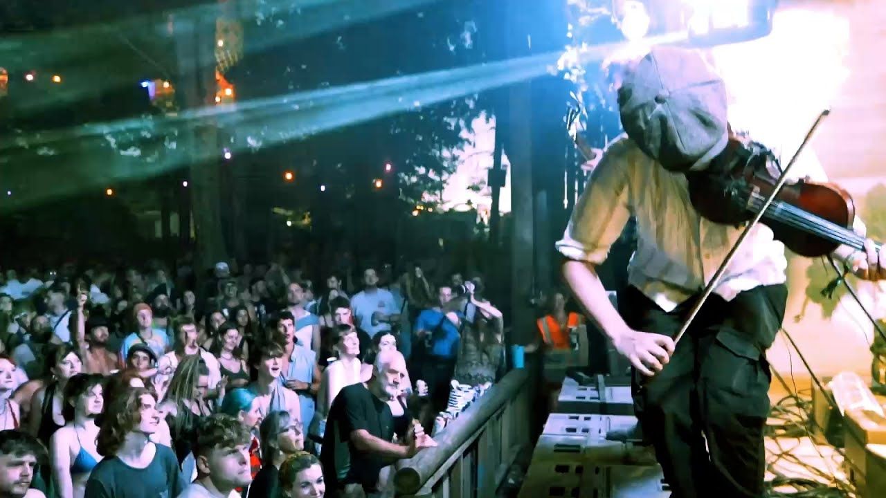 AN DANNSA DUB performing live