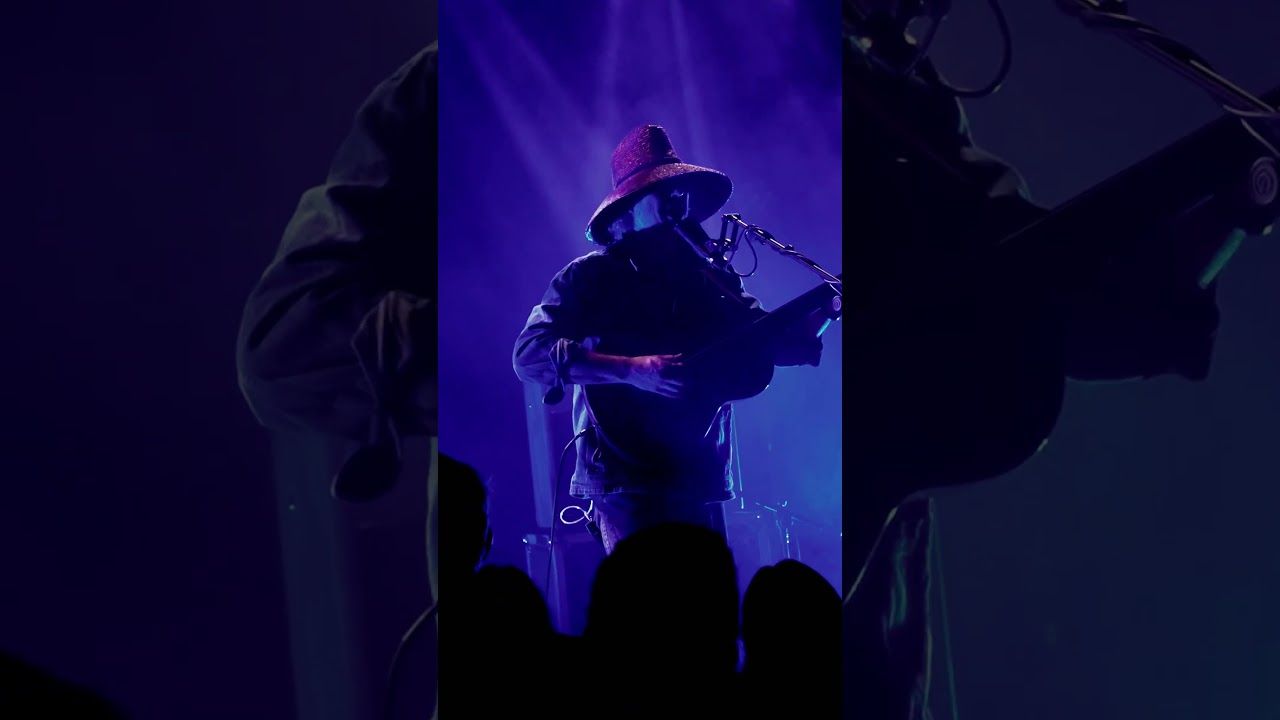 DEKKER performing live
